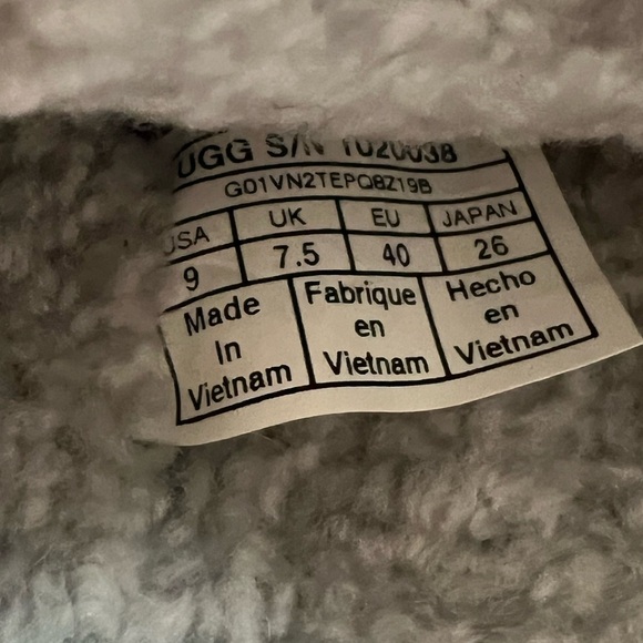 12 ugg grey women’s slippers size 9 firm bottom - Picture 2 of 4